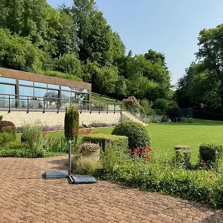 Les Jardins De Bed & Breakfast